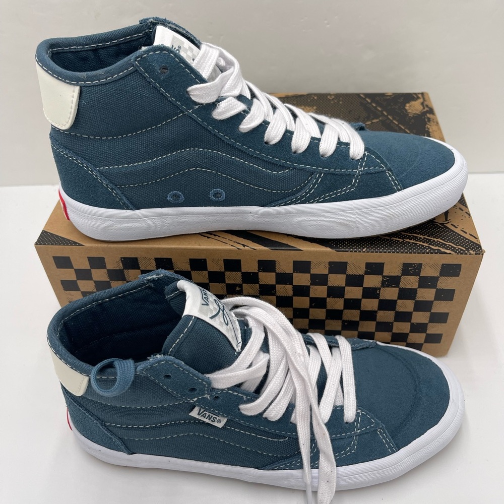 Vans WMNS The Lizzie
Teal Hi Top Sneakers 
VN0A4BX1TEA
 Teal High-Top Sneakers - Picture 4 of 16